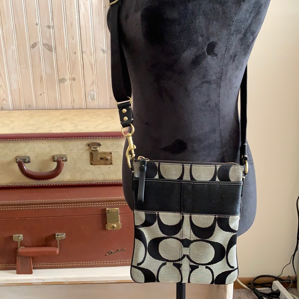 Coach Signature Crossbody Bag Black EUC